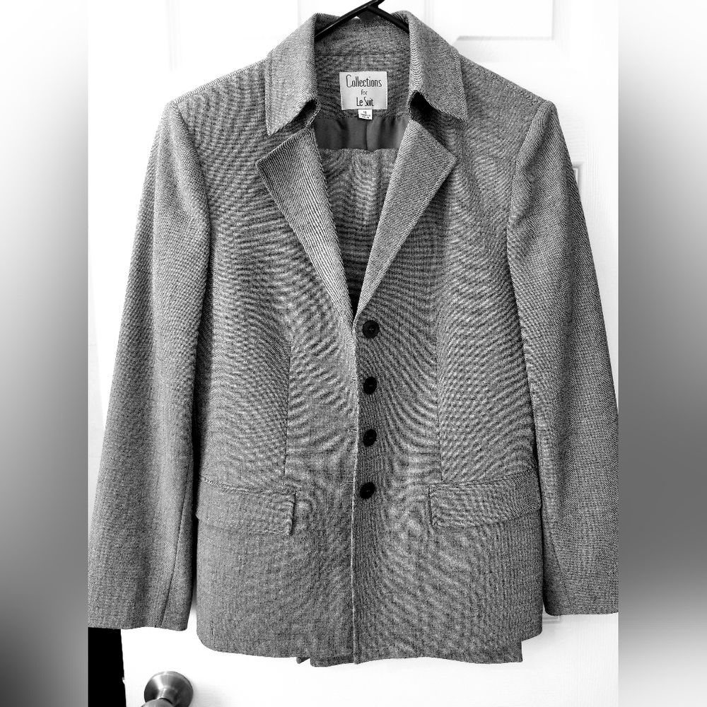 LeSuit Collection Grey 2 piece suit